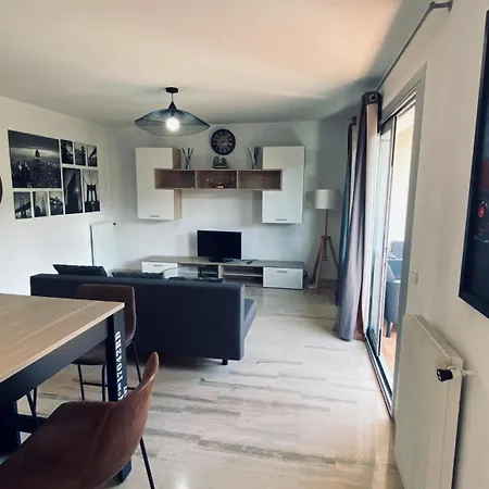 Daire Grand 2 Pieces Avec Terrasse Et Parking Le Cannet